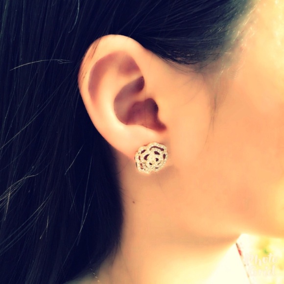 New Kate Spade Gold Crystal Rose Pavè Earrings - Picture 3 of 6